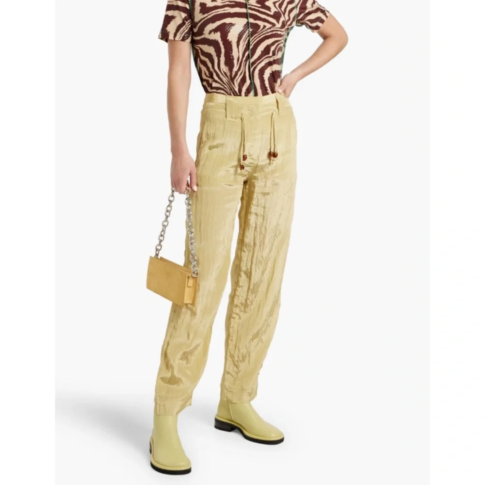 GANNI $595
Crinkled satin tapered pants dusty yellow size 36 size 0 - Picture 5 of 12
